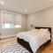 Beautiful 2 Story Right by the Water, Ocean View - لونغ بيتش