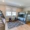 Beautiful 2 Story Right by the Water, Ocean View - لونغ بيتش