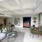 #1103 Cartwright - Oasis on Adderley