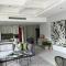 #1103 Cartwright - Oasis on Adderley