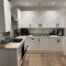 Stunning Two BedRooms Flat with Free Parking - Erith
