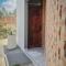 Casa J moderna con amplio jardín en barrio de profesionales