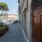 2 Rooms next to a market and Piazza Santa Croce - HomeUnity