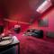 Suite Rouge baiser avec Jacuzzi privatif - LoveRoom Insolite