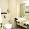 Paramount Midtown Deluxe 1 BR Apartment with Full Burj-Khalifa View - Dubaj