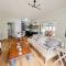 Adorable 2 Bedroom Cottage with spacious veranda - Hermanus