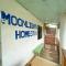 Moonlights Inn