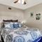 Renovated quiet single-story, minutes to Old Town, pool outside the door