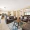 Pool-BBQ-View-Balcony-Fireplace-King-Garage-WD - Лейк-Елсінор