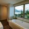 Lakeside Road - Sleeps 8 - Lake Views - Lake Front
