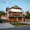 Lakeside Road - Sleeps 8 - Lake Views - Lake Front