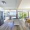 Sanctuary on Dutchies, 18 Gloucester Street - Water views, Air Conditioning, WiFi and Close To Town