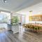 Sanctuary on Dutchies, 18 Gloucester Street - Water views, Air Conditioning, WiFi and Close To Town