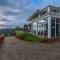 StayVista at The Lilly Ooty with Breakfast