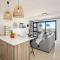 Designer Beachfront Apartment in Big Bay with swimming pool- 2 bedroom, 1 Azure - 开普敦