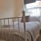 Centrally Tucked Away Private 4bed - Free parking! By Hinkley Homes Short Lets & Serviced Accommodation
