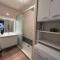 Cambo-les-Bains: T3 Moderne avec Terrasse, Parc, Piscine, Parking, et Internet - 4 Couchages - FR-1-495-20