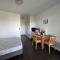 Studio cosy avec terrasse, parking, Internet - 2 pers., proche thermes et centre - Animaux admis - FR-1-495-100