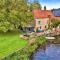 Finest Retreats - Islip Mill House - Beautiful Riverside Home