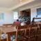 Appartement T4 aux Angles avec Balcon et Parking - FR-1-593-2