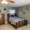 Walk To Siesta Beach, Restaurants, Shopping & More!