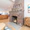Luxury 4-bed home in Riverside Heights!