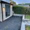 Cheerful 2 bed house on Causeway Coastal Route with parking - Whiteabbey