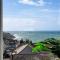 Bright & beautiful 4 bedroom house with sea views