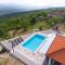 Villa Toni, villa in Imotski, private pool, barbeque, private parking
