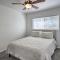 Central Bakersfield Townhome with Private Patio