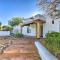 Las Cruces Home La Casa Blanca with Courtyard