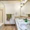 Las Cruces Home La Casa Blanca with Courtyard