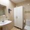 2091- Apt close from all amenities