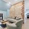 Luxury Contemporary Condo in Downtown Collingwood 97044
