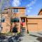 Racer's Edge Townhome - Cool Frisco Getaway - Frisco