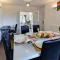 3 Bedroom Home l Free Parking l 5 Guests l Contractor Stays l Family Stays I