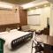 Royal Palms Luxury Service Apartment - Нагпур