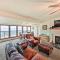 Sagle Lakefront Escape Private Beach Access!