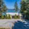 Sagle Lakefront Escape Private Beach Access!