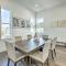 Luxurious and Spacious Austin Home about 8 Mi to Dtwn!