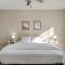 High End Midtown Home With Fireplace And Ensuite Baths
