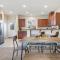 High End Midtown Home With Fireplace And Ensuite Baths - رينو