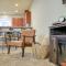 High End Midtown Home With Fireplace And Ensuite Baths