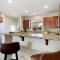 High End Midtown Home With Fireplace And Ensuite Baths - رينو