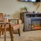 High End Midtown Home With Fireplace And Ensuite Baths - رينو