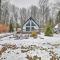 Walk to Arrowhead Lake Cabin with Private Hot Tub! - Pocono Lake
