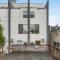 2BR 2BA The Ballard Modish, Seattle Location with rooftop view