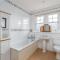 Superb 5 bedroom Villa 16 mins from City Centre