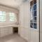 Superb 5 bedroom Villa 16 mins from City Centre