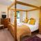 Lakefield House